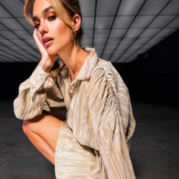 Golden Champagne Shimmery Accordion Pleated Belted Earth Girl "BOHO" Shirt Dress - Picture 5 of 12